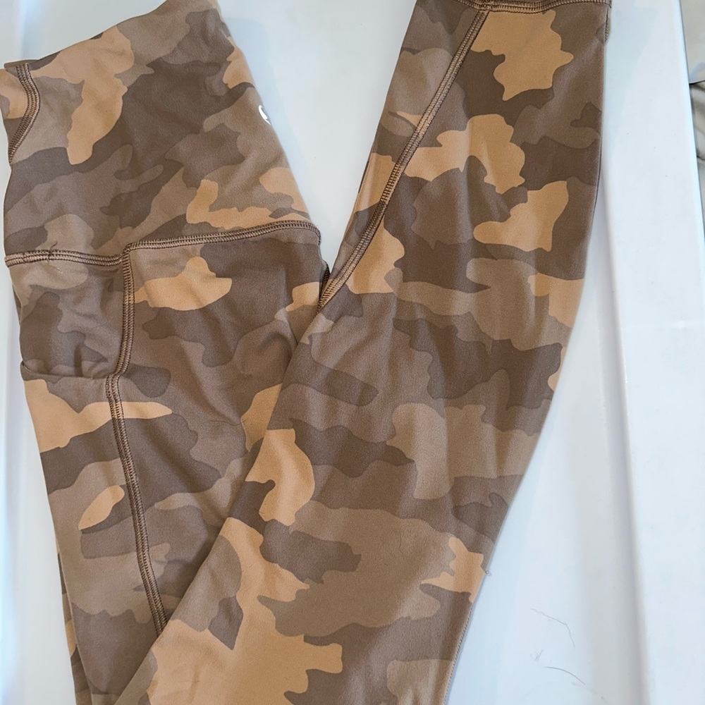 Lululemon camo Align 7/8 (pockets)